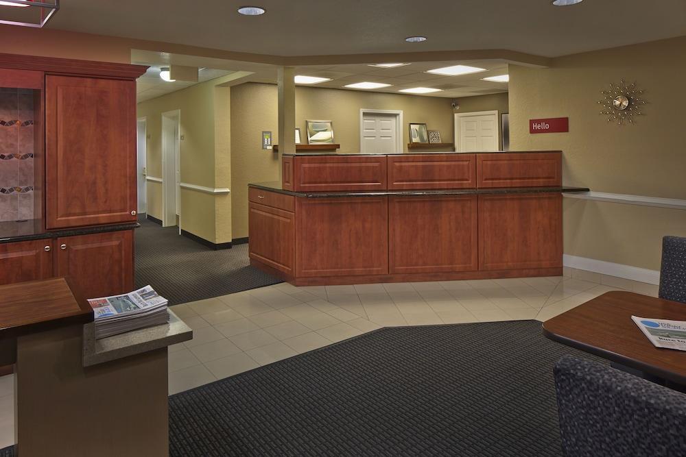 Towneplace Suites By Marriott St. Petersburg Clearwater Exterior photo
