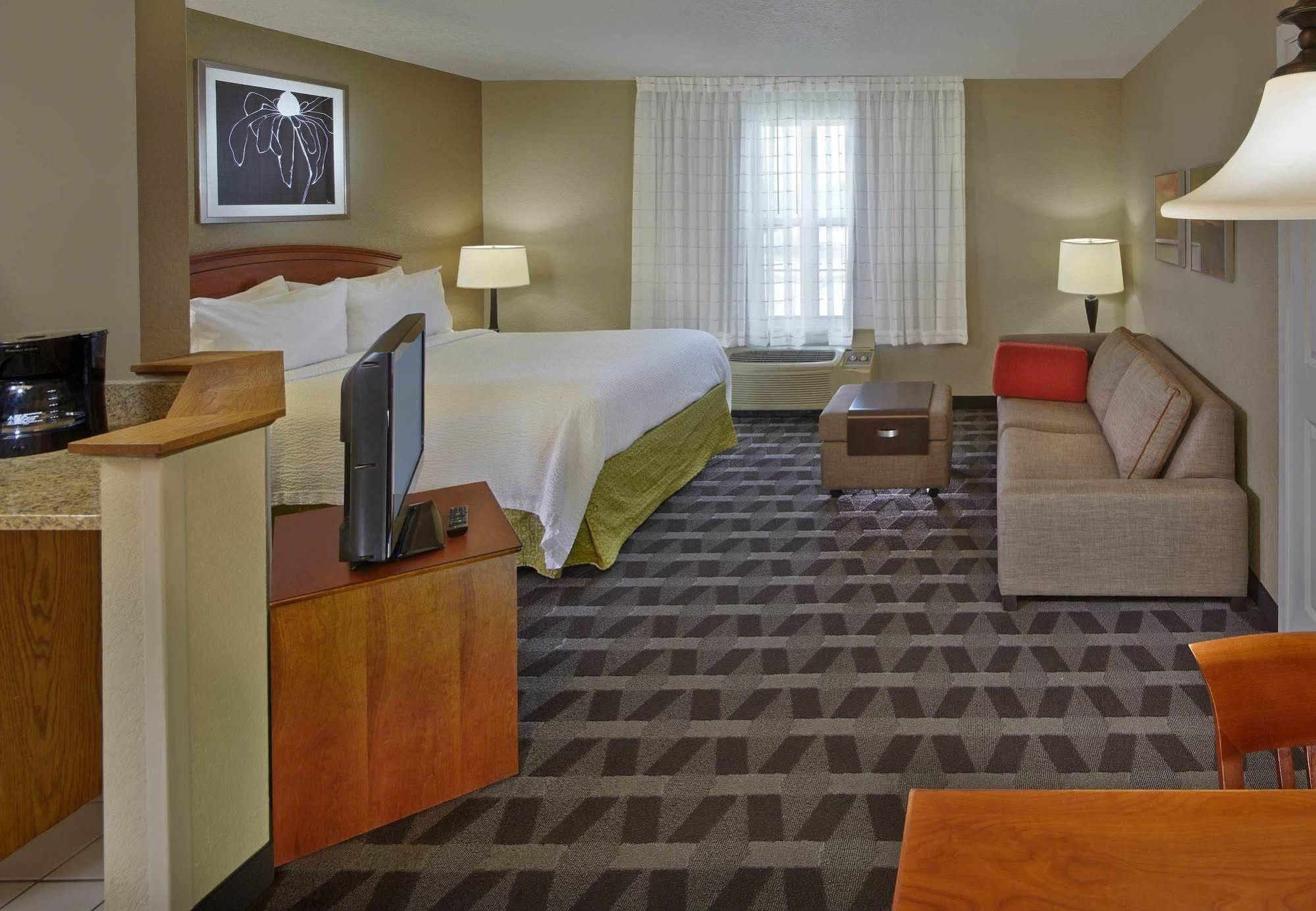 Towneplace Suites By Marriott St. Petersburg Clearwater Exterior photo